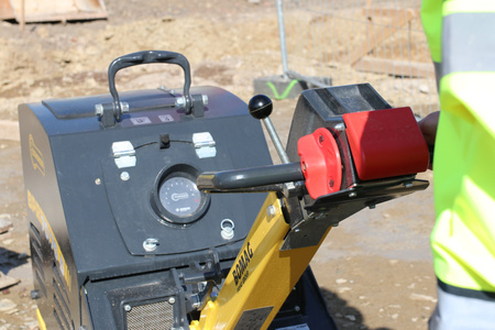 ZAGĘSZCZARKA REWERSYJNA 580 KG BOMAG BPR 70/70 D/E, 700 MM, ROZRUCH ELEKTRYCZNY, HATZ 1D81, SYSTEM ECONOMIZER