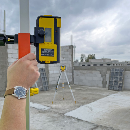 Nivel System NL740R DIGITAL NIWELATOR LASEROWY Z FUNKCJĄ AUTOWPASOWANIA + ŁATA LS-24 + STATYW SJJ32