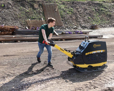 ZAGĘSZCZARKA REWERSYJNA 580 KG BOMAG BPR 70/70 D/E, 700 MM, ROZRUCH ELEKTRYCZNY, HATZ 1D81, SYSTEM ECONOMIZER