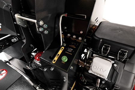 ROZDRABNIACZ SPALINOWY DO GAŁĘZI CEDRUS RBD16 D16 PROFESSIONAL ( RĘBAK ) LONCIN LC2V90FD ELEKTRYCZNY ROZRUCH 36 KM PRZYCZEPKA LEKKA, JONCO, HOMOLOGACJA, PODAJNIK HYDRAULICZNY