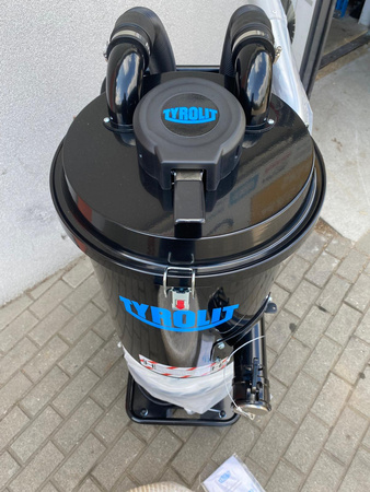 ODKURZACZ PRZEMYSŁOWU TYROLIT VCE2400D MOC 2,4 kW 2 SILNIKOWY