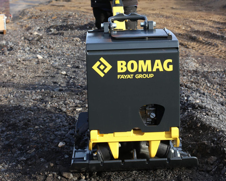 ZAGĘSZCZARKA REWERSYJNA 420 KG BOMAG BPR 60/65, 650 MM, ROZRUCH RĘCZNY, HONDA GX 390