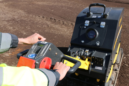ZAGĘSZCZARKA REWERSYJNA 580 KG BOMAG BPR 70/70 D/E, 700 MM, ROZRUCH ELEKTRYCZNY, HATZ 1D81, SYSTEM ECONOMIZER