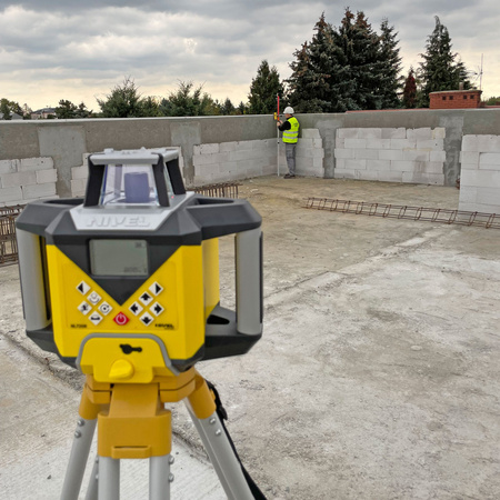 Nivel System NL720R DIGITAL NIWELATOR LASEROWY Z FUNKCJĄ AUTOWPASOWANIA + ŁATA LS-24 + STATYW SJJ1