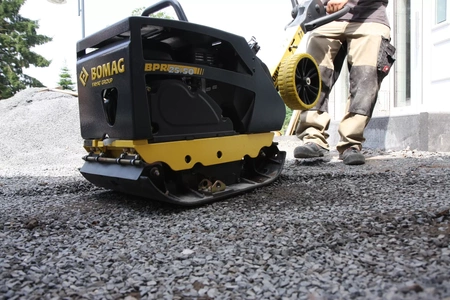 ZAGĘSZCZARKA REWERSYJNA 140 KG BOMAG BPR 25/50, 500 MM, ROZRUCH RĘCZNY, HONDA GX160