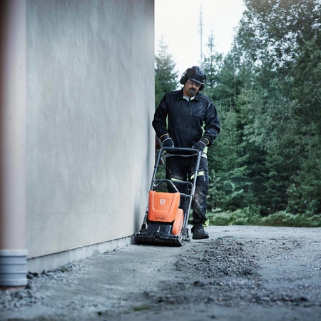 ZAGĘSZCZARKA JEDNOKIERUNKOWA 84 KG HUSQVARNA LF80 L HONDA, 420 MM