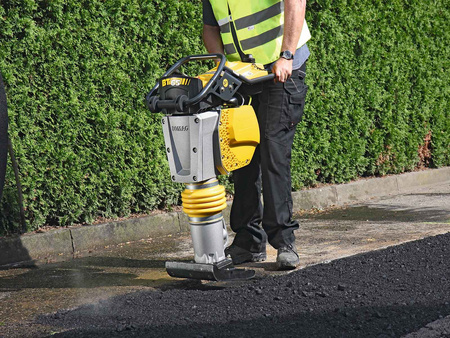 ZAGĘSZCZARKA STOPOWA (UBIJAK) 68 KG SKOCZEK BOMAG BT 65, 280 MM, HONDA GXR120