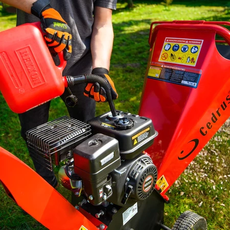 ROZDRABNIACZ SPALINOWY DO GAŁĘZI CEDRUS RB03 ( RĘBAK ) LONCIN G420F