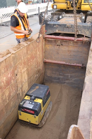 ZAGĘSZCZARKA REWERSYJNA 750 KG BOMAG BPH 80/65 S D/E, 800 MM, ROZRUCH ELEKTRYCZNY, HATZ 1D90