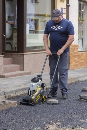 ZAGĘSZCZARKA JEDNOKIERUNKOWA 47 KG BOMAG BVP 10/30, 300 MM, HONDA GX100